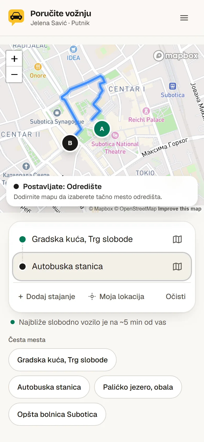 Rendelési képernyő: térkép az útvonallal, címek és a legközelebbi szabad autó